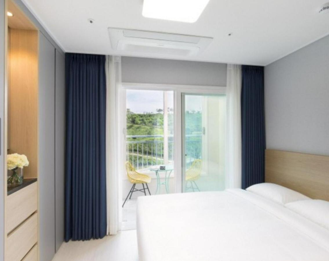 Yeosu Hotel First City Экстерьер фото