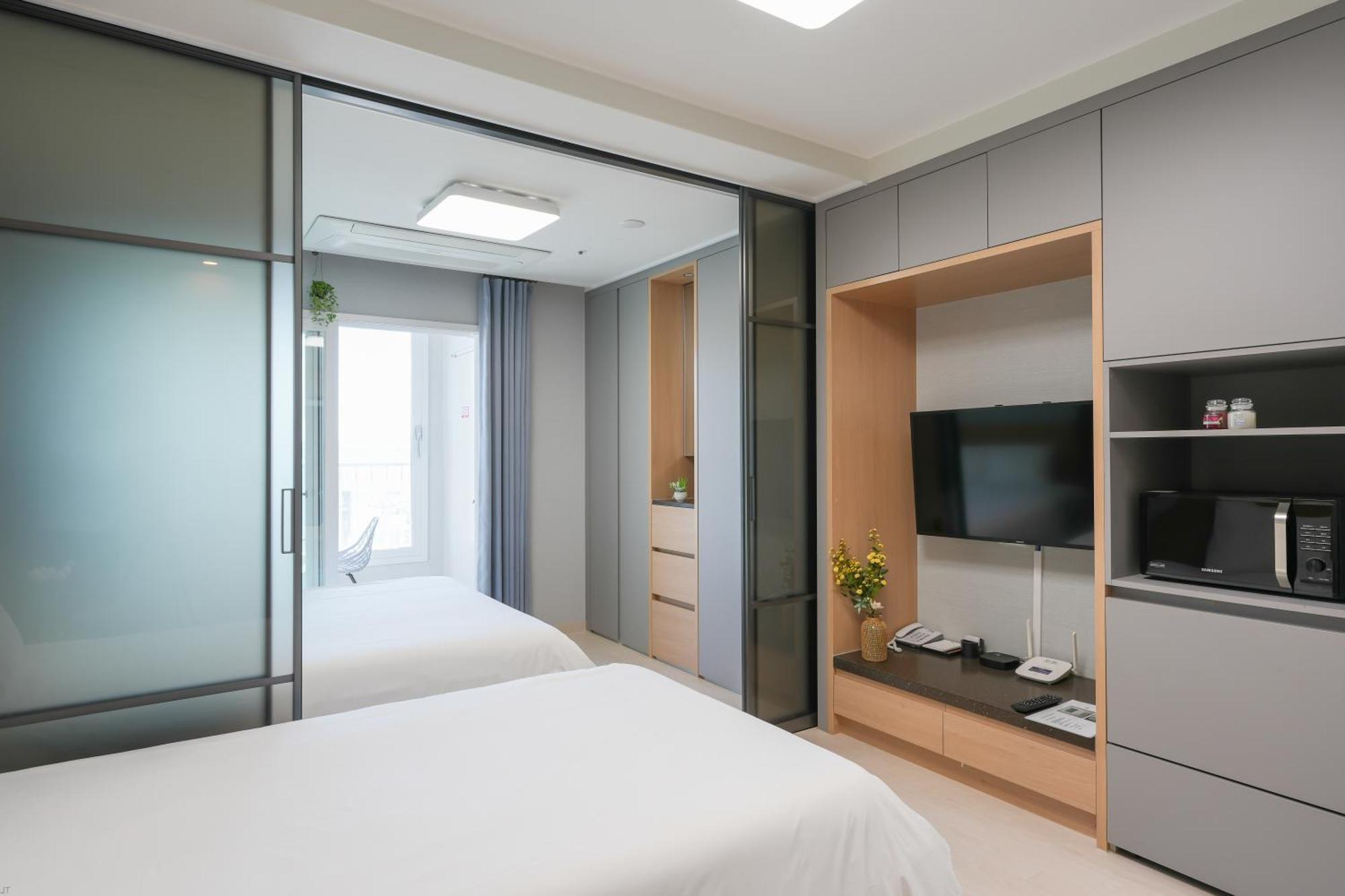Yeosu Hotel First City Экстерьер фото