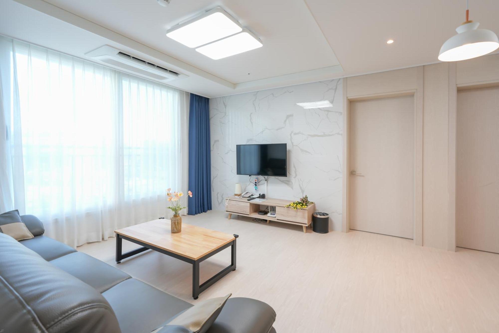 Yeosu Hotel First City Экстерьер фото