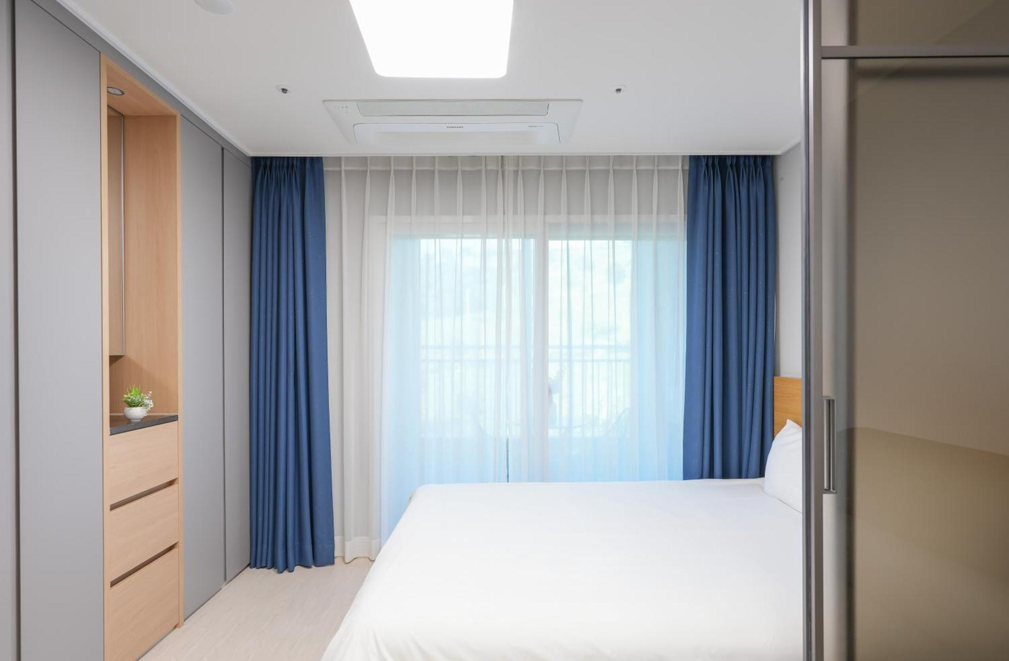 Yeosu Hotel First City Экстерьер фото
